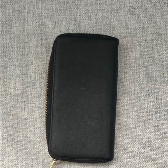 Elegant Women's Wallet in Black, Cream, and Tan - Picture 4 of 7